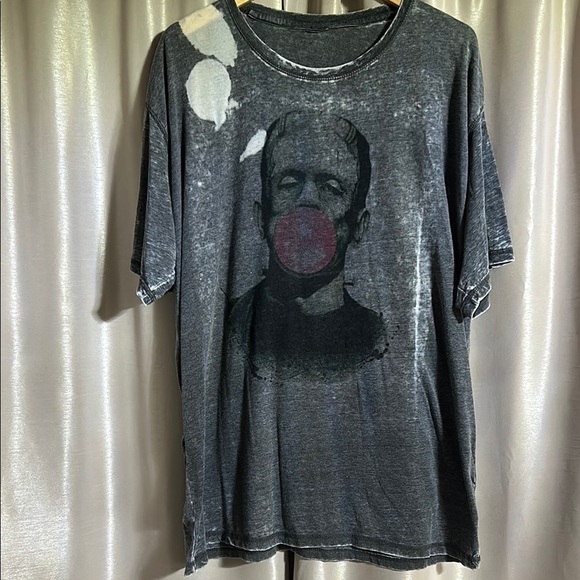 Tops - Gray Short Sleeve Tees with Graphic Designs
